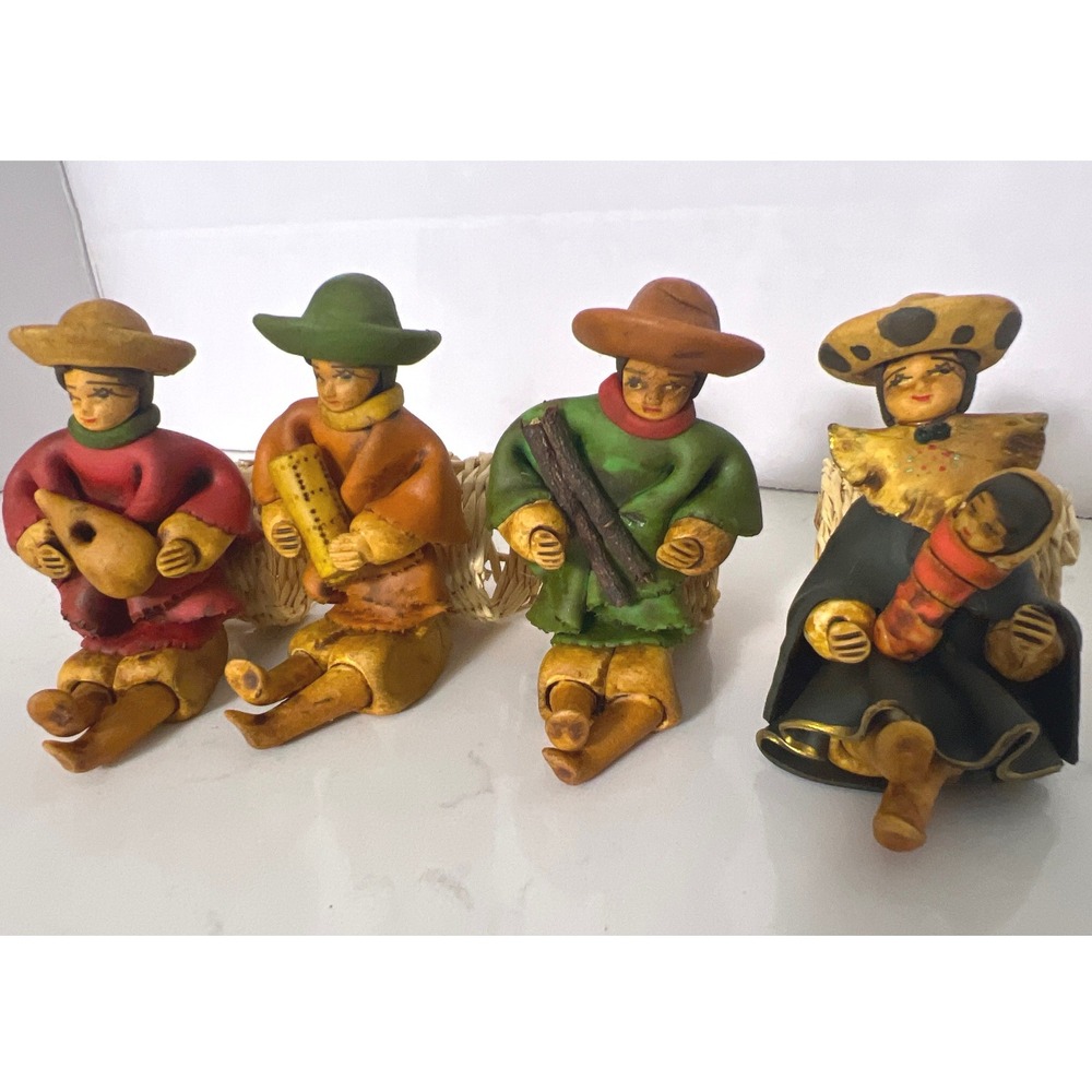 Vintage Folk Art Napkin Rings Set of 12 Hand Painted Andean Woven Straw Backs - Picture 8 of 11